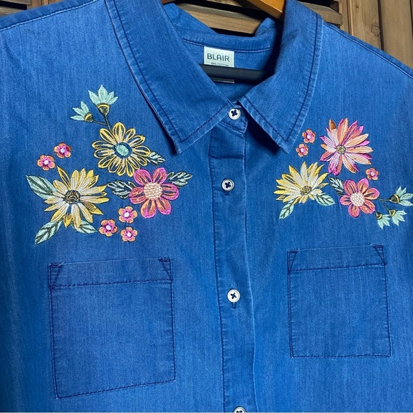BLAIR Blue denimlite, floral embroidered convertible sleeve button down size 3XL - Picture 5 of 11